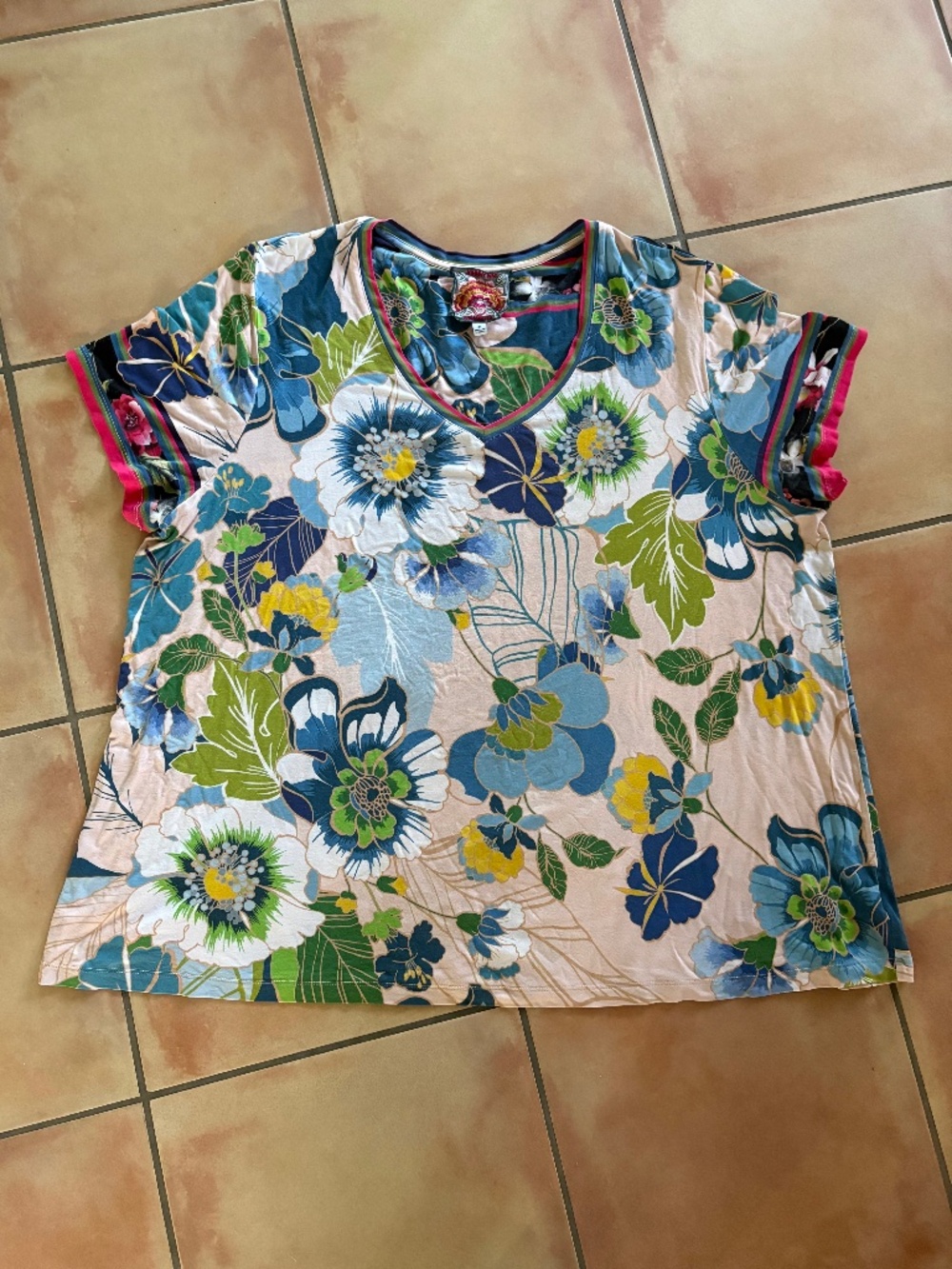 Johnny Was Floral Print V-Neck Short Sleeve Bamboo Knit Jersey Tee Shirt Size 3X